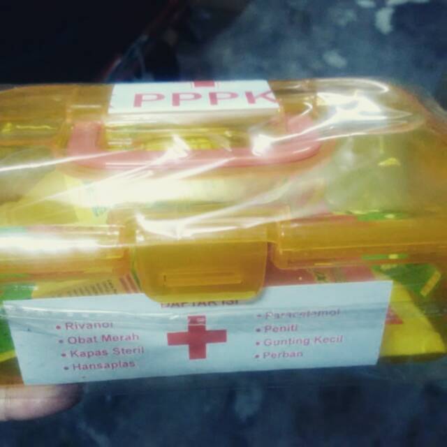 Kotak obat p3k mobil komplit. Plus pembalut. Warna warni box