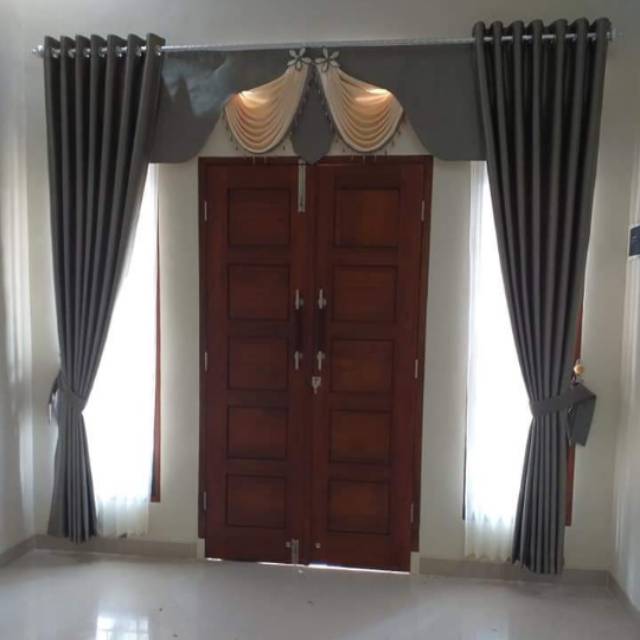 Satu set gorden kupu tarung poni flat spanyol