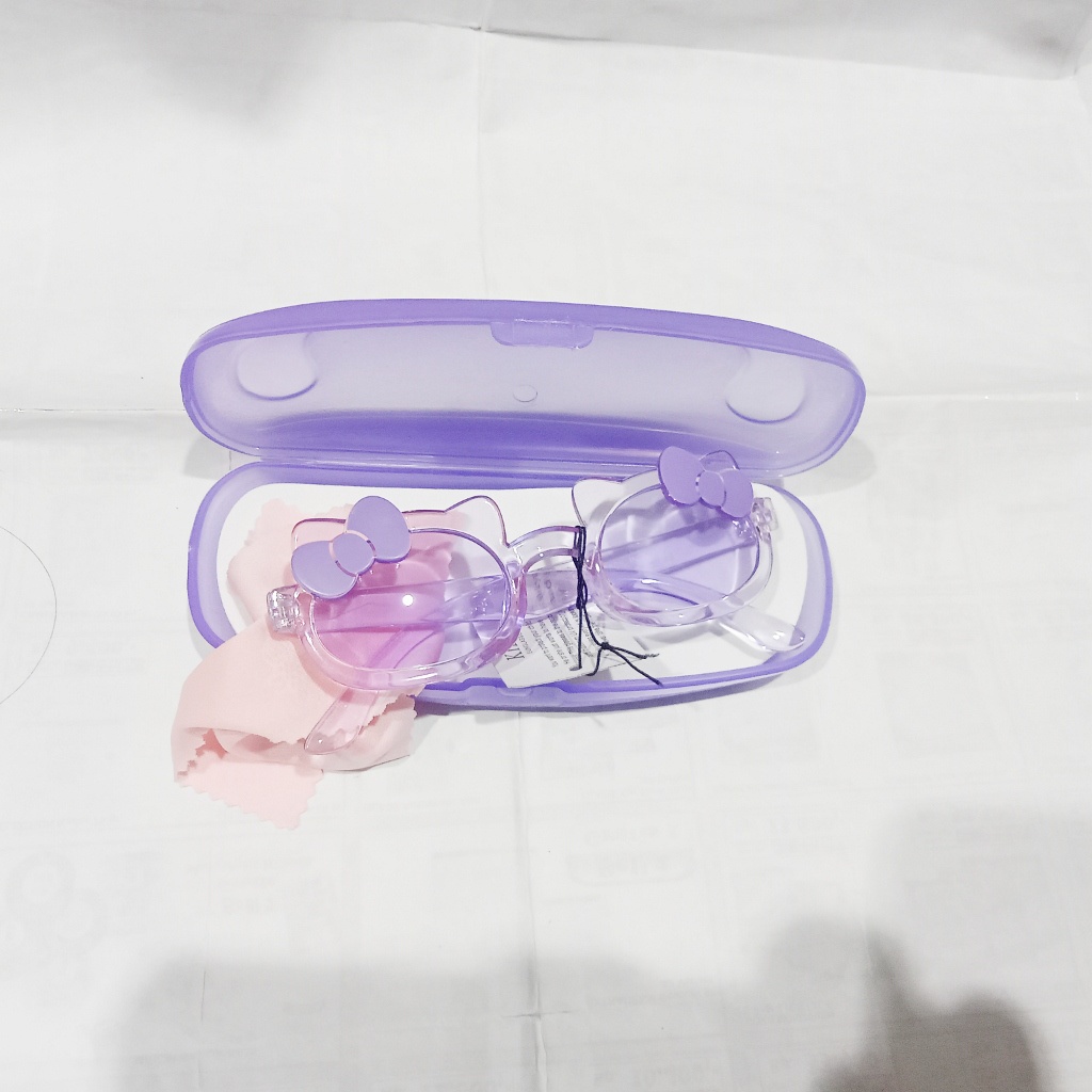 kacamata anak model Hello Kitty murah fashion bagus helo kity kucing lucu saat di foto studio atau liburan-ungu + box