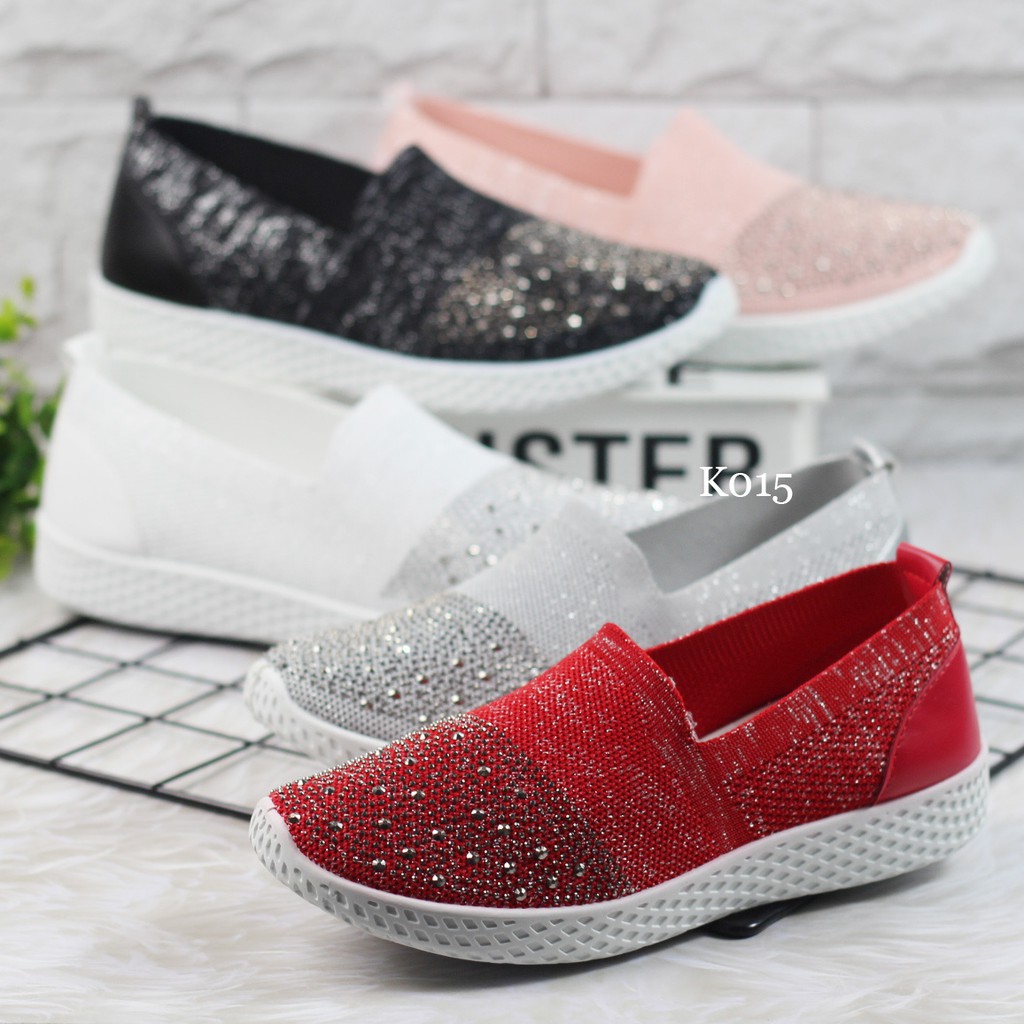 Sepatu Sneakers K015