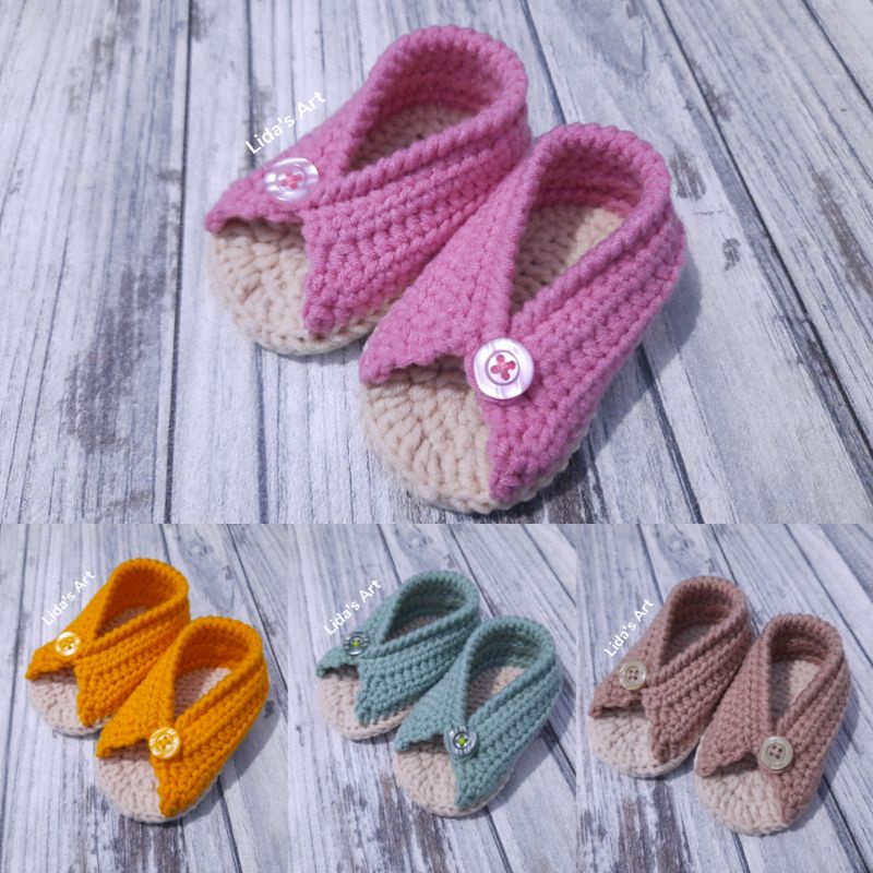 Sepatu rajut bayi perempuan