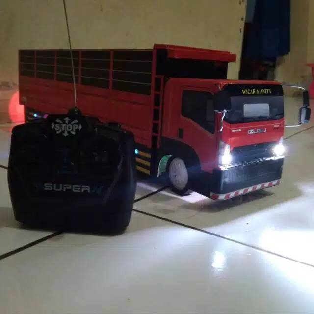 Miniatur truk elf giga variasi lampu remot control