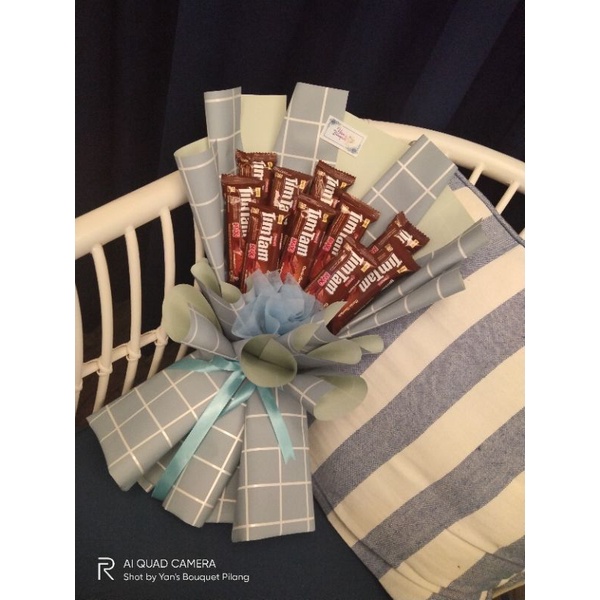 buket snack timtam-coklat murah-mediumsize-softblue mix softgreen