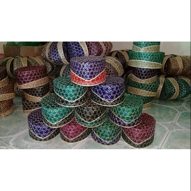Peci anyaman bambu