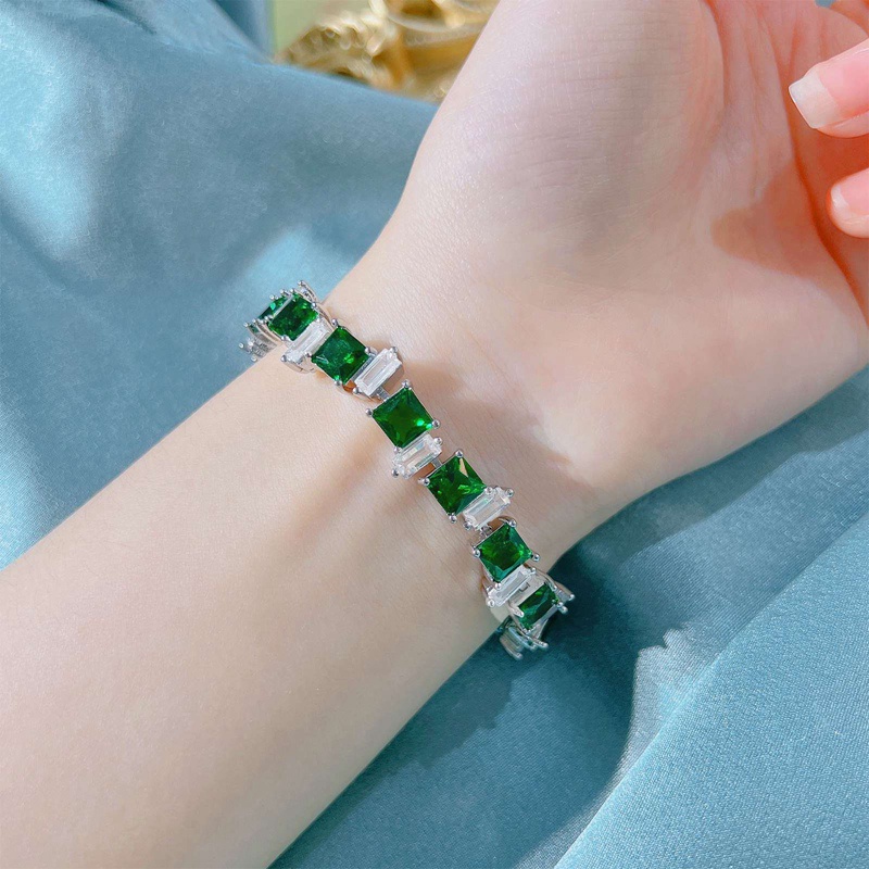 Perhiasan Gelang Batu Permata Zamrud Hijau Bentuk Persegi Bahan Zirkon Dapat Disesuaikan Untuk Wanita