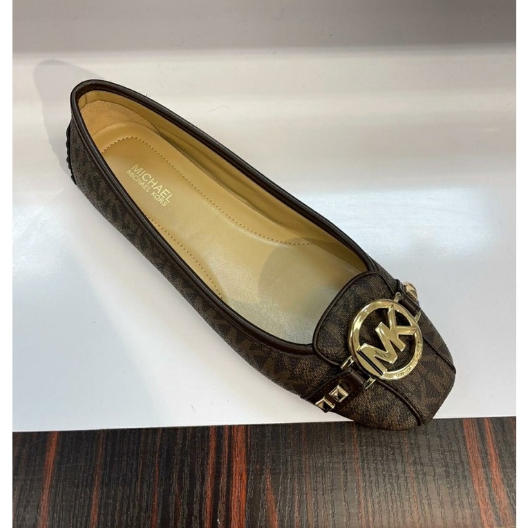 MK FULTON BROWN SIGNATURE SIZE 6 FLAT SHOes