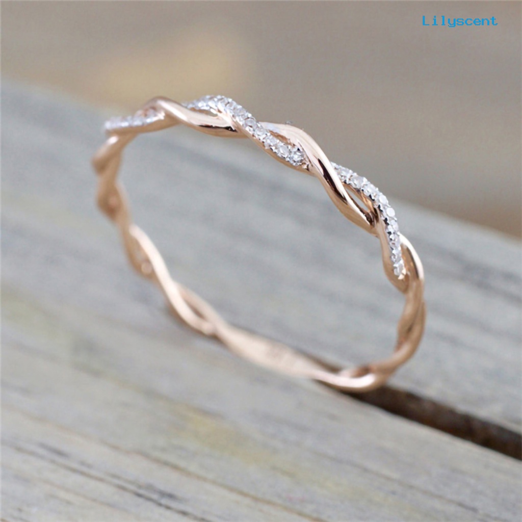 Cincin Berlian Imitasi Bentuk Twisted Bahan Alloy Electroplate Untuk Wanita