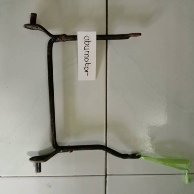 Breket dudukan cover body sayap dek kepangan depan  Yamaha Vega R lama original bukan Vega ZR bukan 