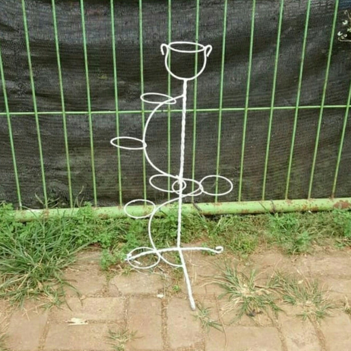 rak besi pot bunga kaktus lingkar isi 7 lubang ukuran pot 10 cm. am taman