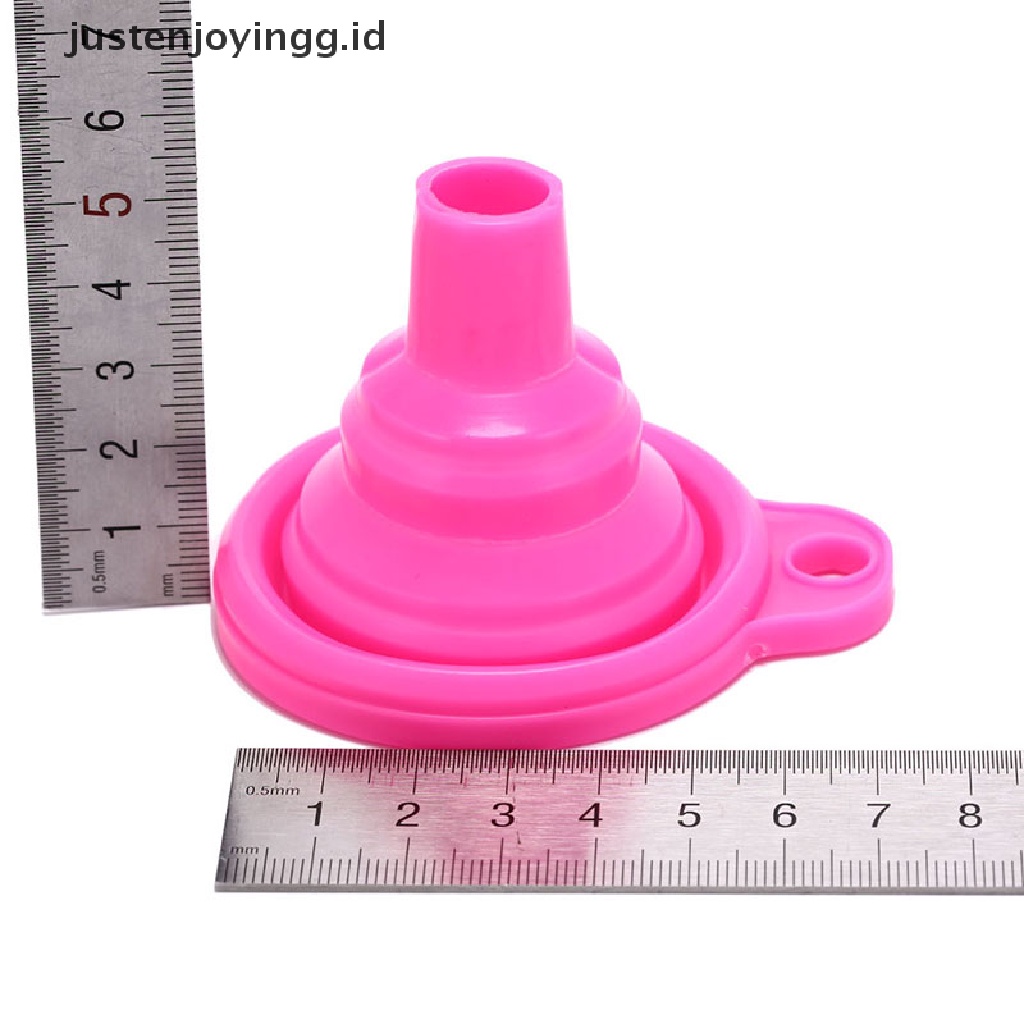 // justenjoyingg.id // silicone gel collapsible practical foldable funnel hopper kitchen tools ~