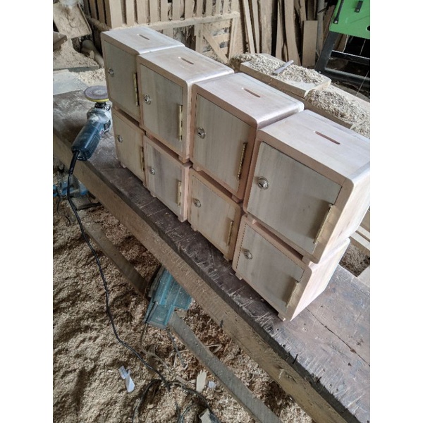 Celengan Kayu Celengan Terget Unik Buka Tutup Kunci Dengan Banyak Varian Warna-1