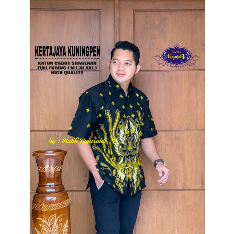 KERTAJAYA KUNINGPEN RAJASAKTI KEMEJA BATIK SOLO PRIA LENGAN PENDEK LAPIS FURING ATASAN BATIK PREMIUM MODERN KERTAWARMA WAYANG CUNGKRING PEN CAKRAWANGSA EMAS ANANTASENA COLET PEN MUNGKER DUO11P ADITYA