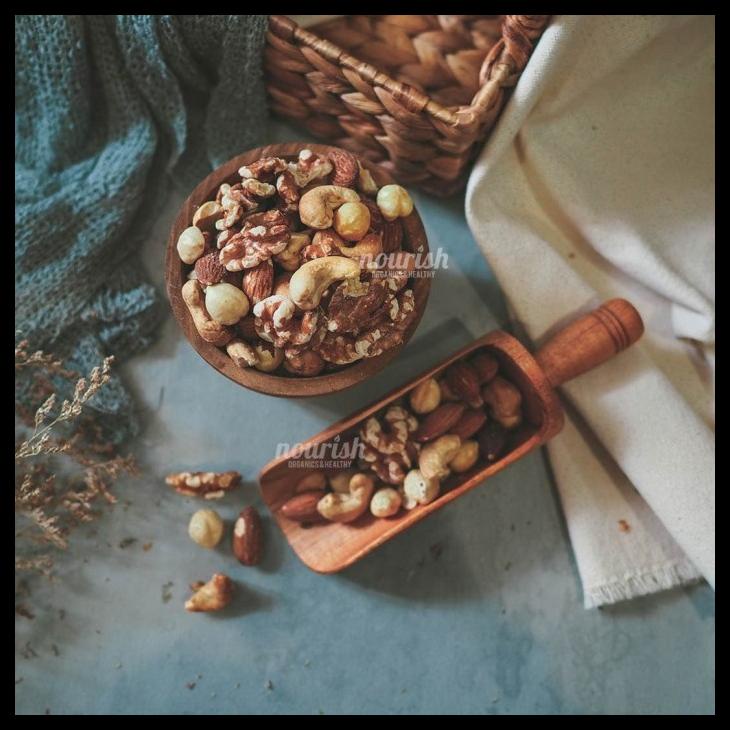 

DISKON TERBATAS !!! ROASTED MIX NUTS 500 GR TERLARIS