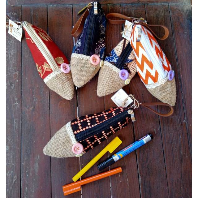 

Tempat pensil model sepatu by ting-ting handycraft