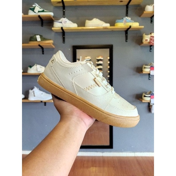 Aerostreet Hoops Broken White Gum - Sepatu Sneakers