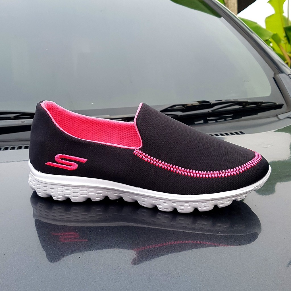 sepatu skechers slip on/sepatu flat