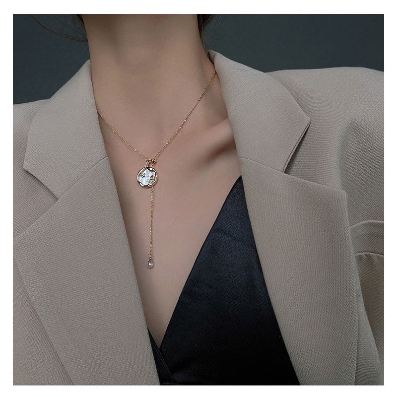 Kalung choker Rantai Rumbai Panjang Bahan Titanium steel Desain Star Fritillaria Untuk Wanita