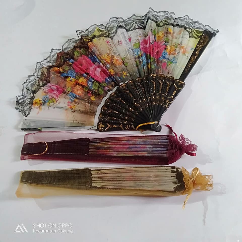 KIPAS SPANYOL Souvenir Pernikahan Murah Warna Hitam dan Putih Grosir