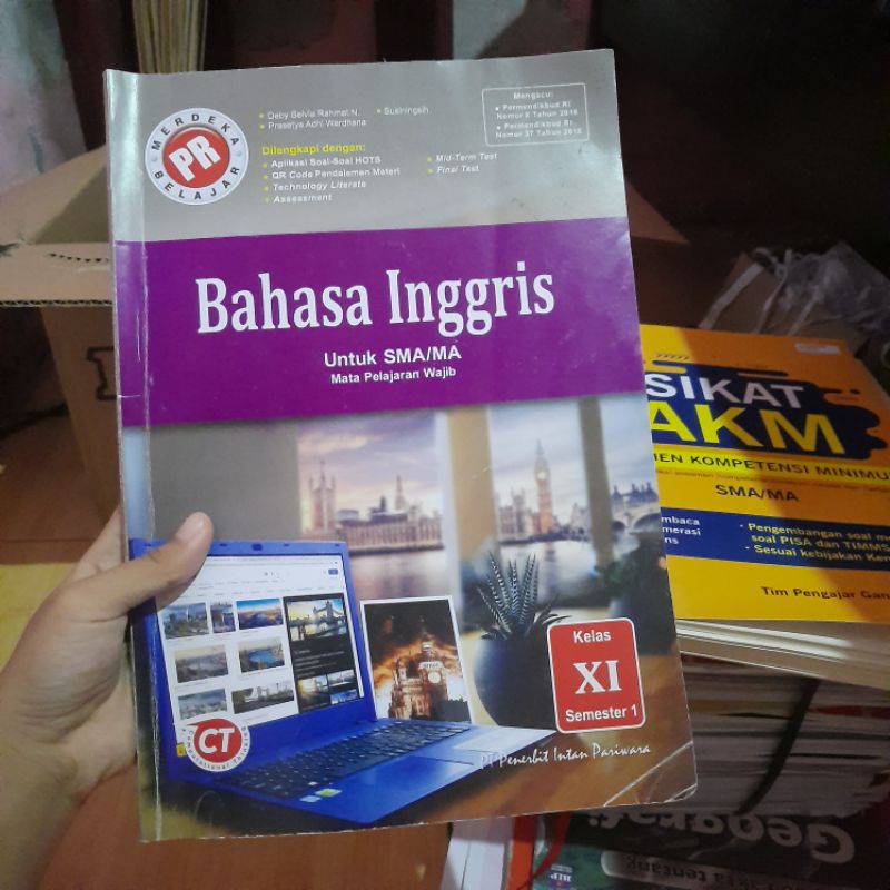 ( Preloved ) LKS Bahasa Inggris SMA Kelas XI 11 Buku PR Intan Pariwara