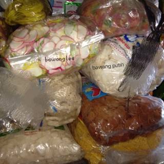 kerupuk mentah krupuk les warna warni campur bawang patas kerupuk mentah krupuk les warna warni campur bawang patas