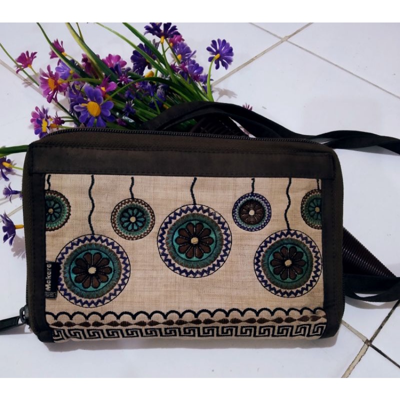 Preloved dompet/tas slempang makara