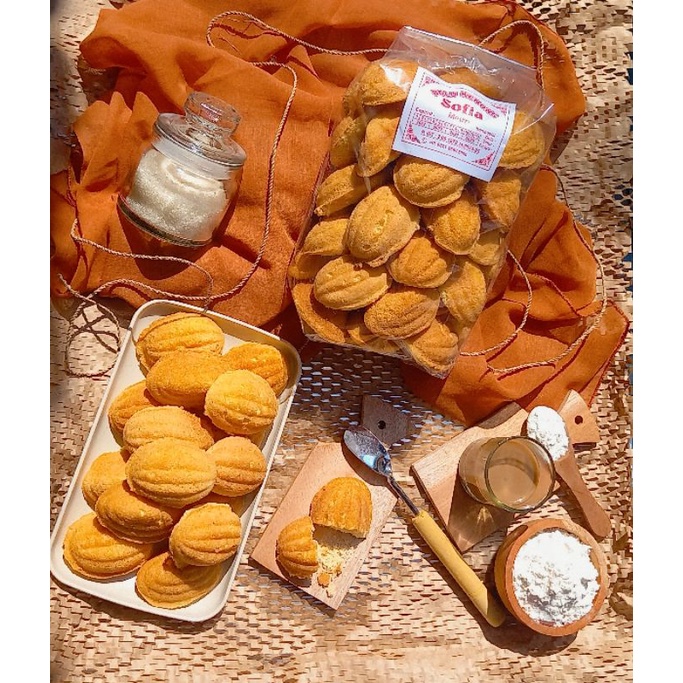 

Bolu Kenong Sofia Metro | Bolu Jadul | Bolu Kering | Klemben | Angsul² hajatan/Oleh-oleh | Snack