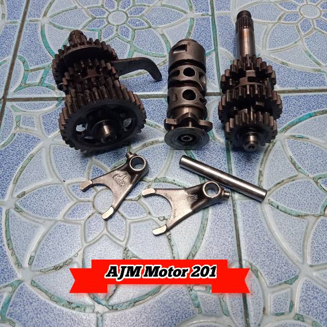 Gir Gearbok tranmisi - gear gigi rasio 1 set honda Karisma - supra X 125 KPH original