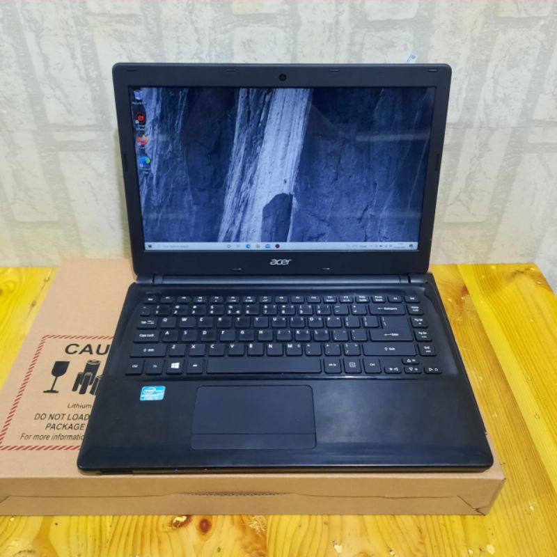 Laptop Acer Aspire E1-470 Core i3-3217U Ram 4GB HDD 500Gb Windows 10 Layar 14 inch Full Aplikasi Mulus ok