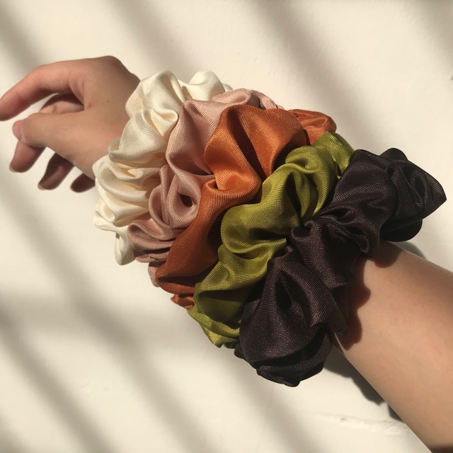 SCRUNCHIE DOFF Ikat Rambut Cepol Hijab Satin Cemol SCRUNCHIE DOFF Ikat Rambut Cepol Hijab Satin Cemol