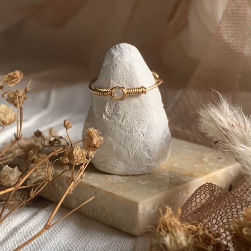 APLOS | aesthetic ring, minimalist ring, cincin aesthetic, gemstone ring, morganite ring