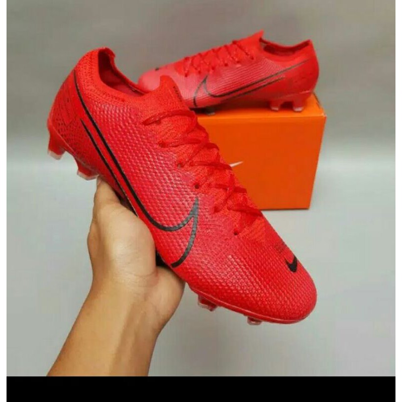 sepatu bola nike