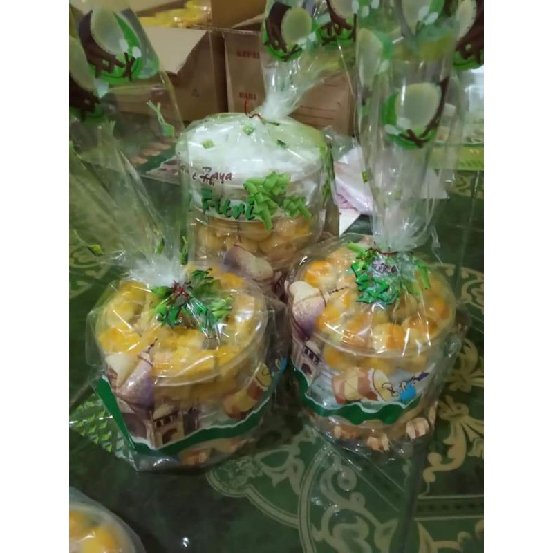 

parcel kue kering lebaran isi nastar,puterisalju,castangle,kuekacang