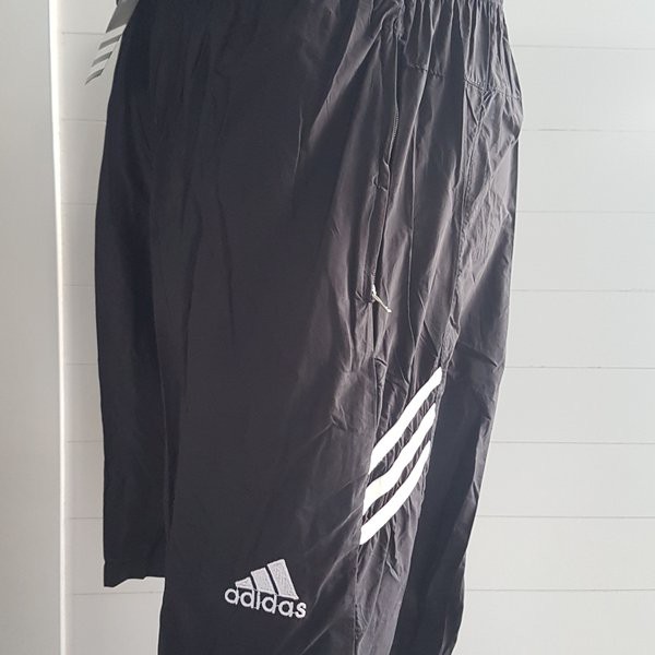 Dijual CELANA ADIDAS PENDEK-CELANA OLAHRAGA ADIDAS PARASUT PENDEK Murah