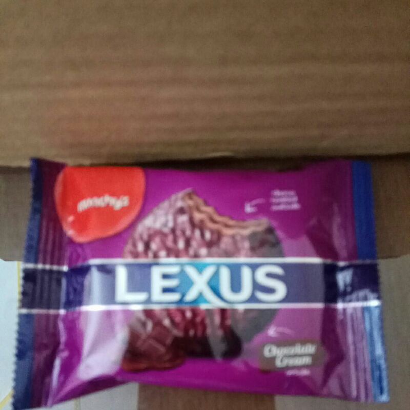 

LEXUS CHOCOLATE CREAM SNACK