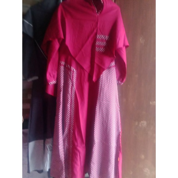 gamis set polka warna maroon kombinasi pink