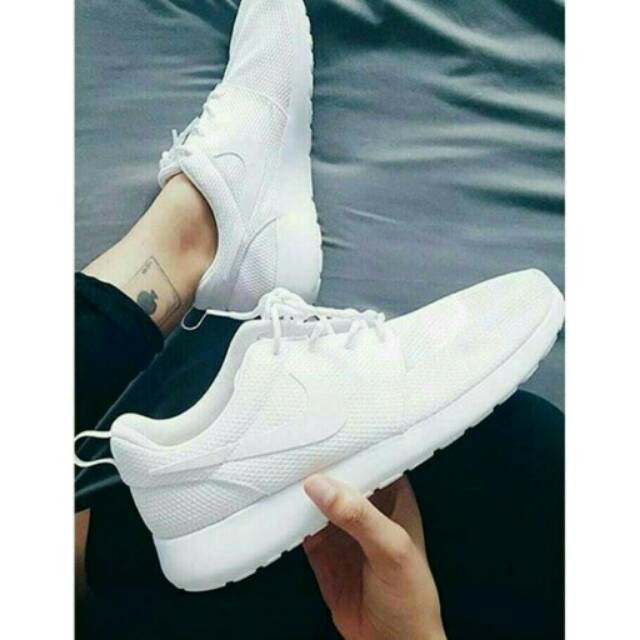 harga nike roshe run