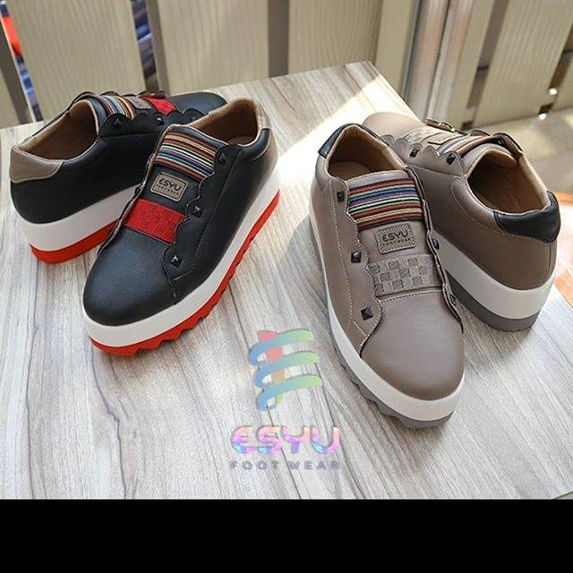 Esyu footwear
