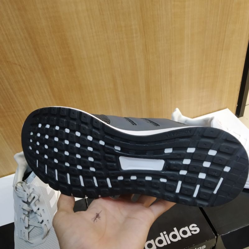 ADIDAS ( CG 4044 )