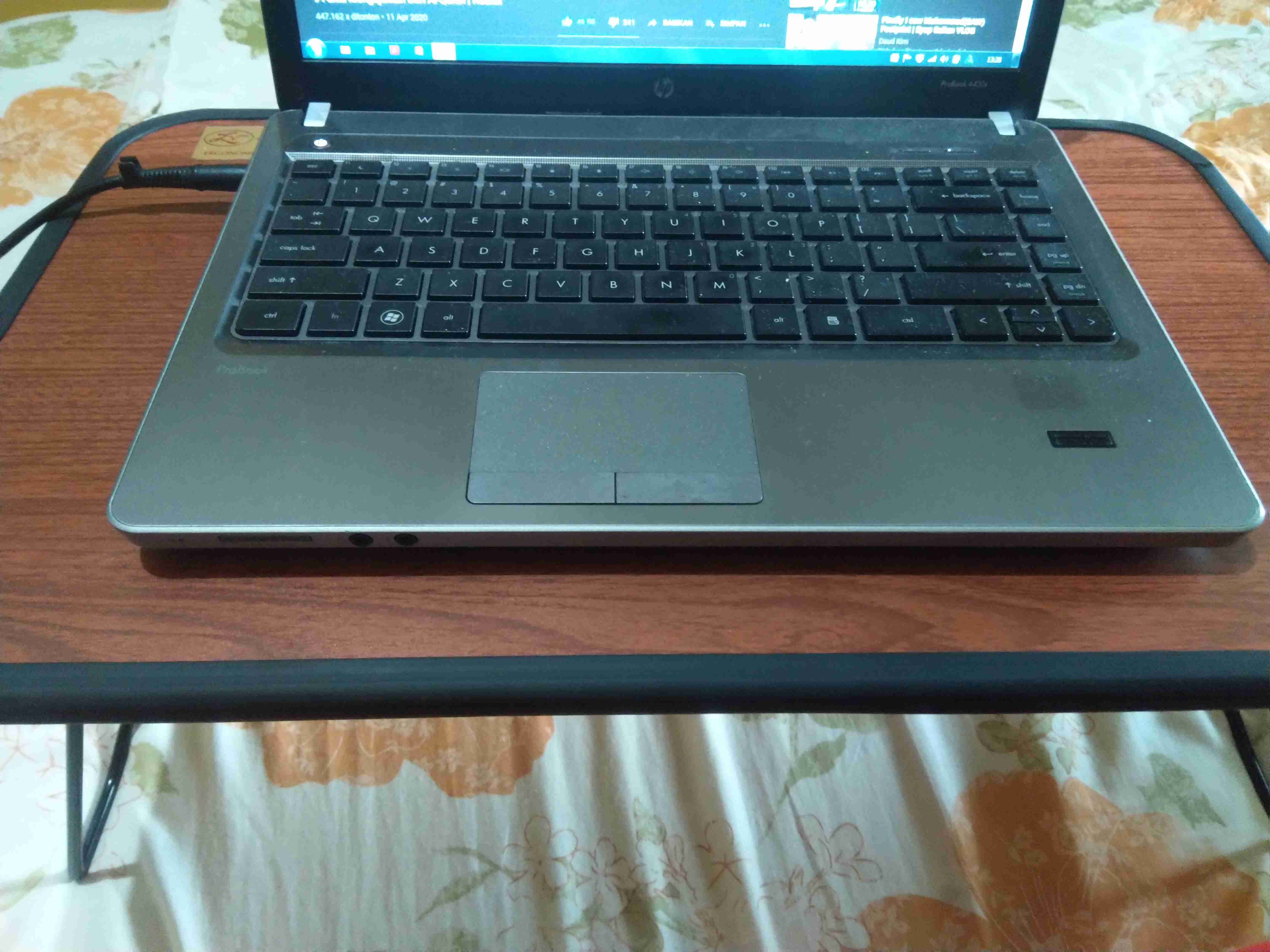 Livid Meja Laptop Coklat - Meja Belajar - Meja Lipat Serbaguna