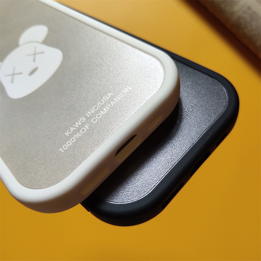 Casing Soft Case Motif Kaws Untuk iPhone 6 / 7 / 8 Plus / X / XR / Xs Max 13 / 12 / 11 Pro Max