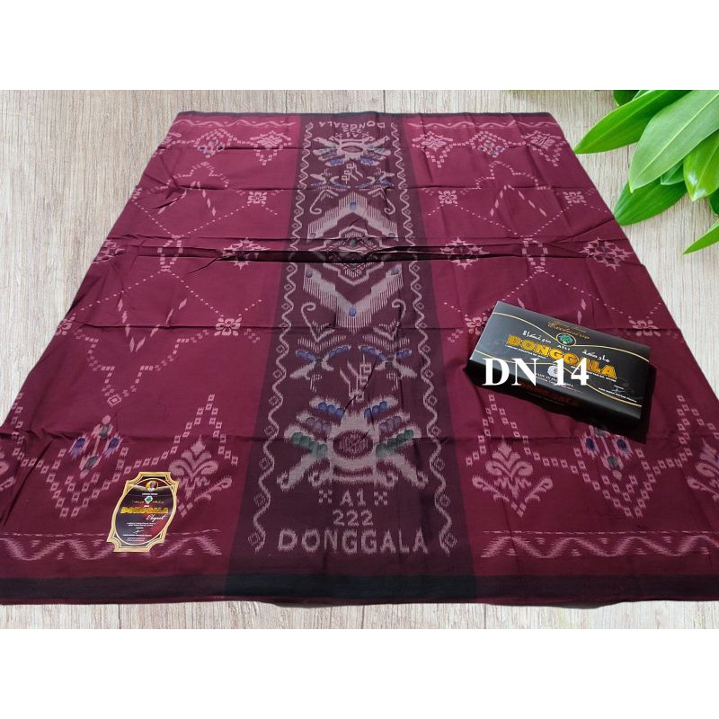 SARUNG  DONGGALA MOTIF KEMBANG NANAS