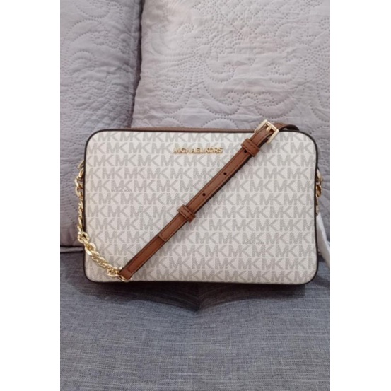 MICHAEL KORS JETSET VANILLA CAMERA BAG