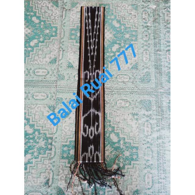 Syal Tenun Dayak