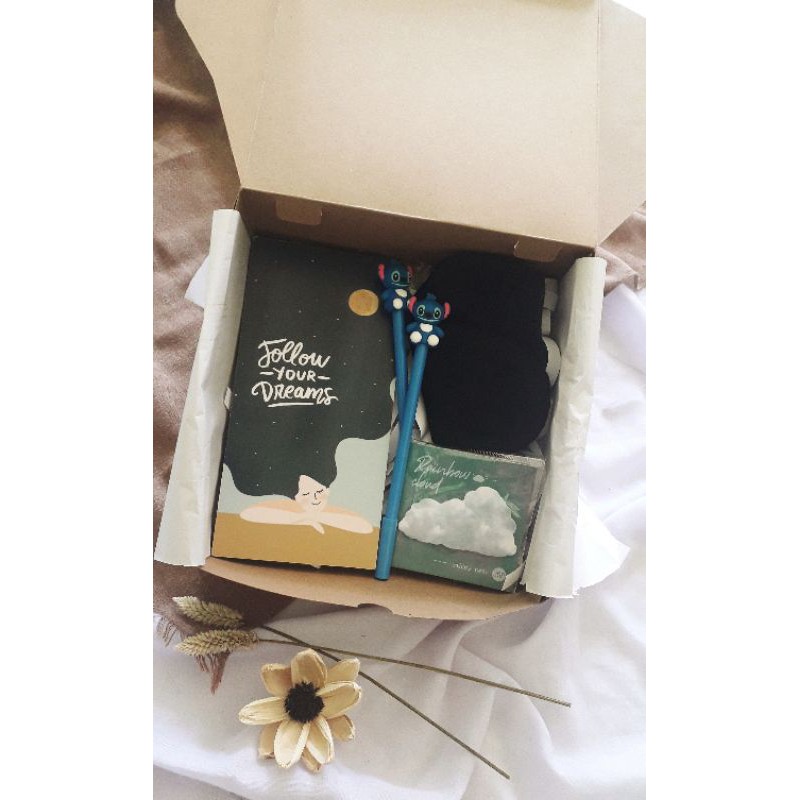 

GIFT BOX/HAMPERS/KADO PAKET #TRAUMERAI