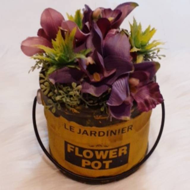 LE JARDINIER FLOWER POT TANAMAN HIAS