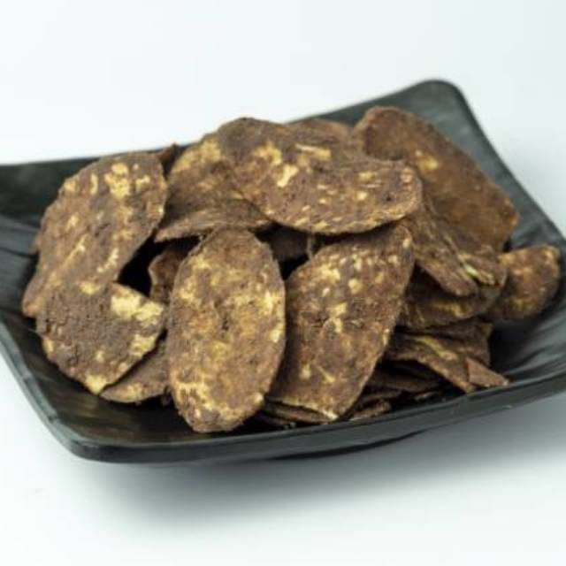 

KERIPIK PISANG COKLAT DENGAN TABURAN BUBUK KAKAO MURNI 100%. TIDAK MEMAKAI BUBUK TABUR PERISA COKLAT