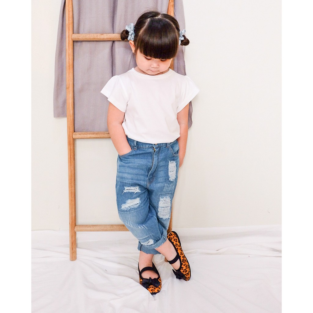 ASH RIPPED JEANS (Medium Blue)