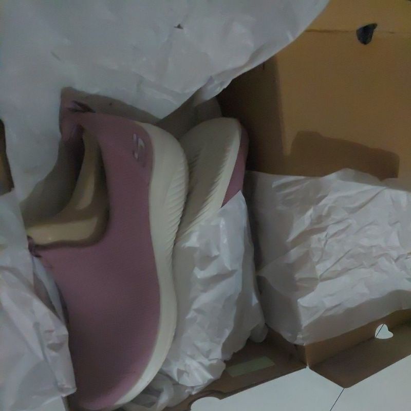sepatu skechers bnib