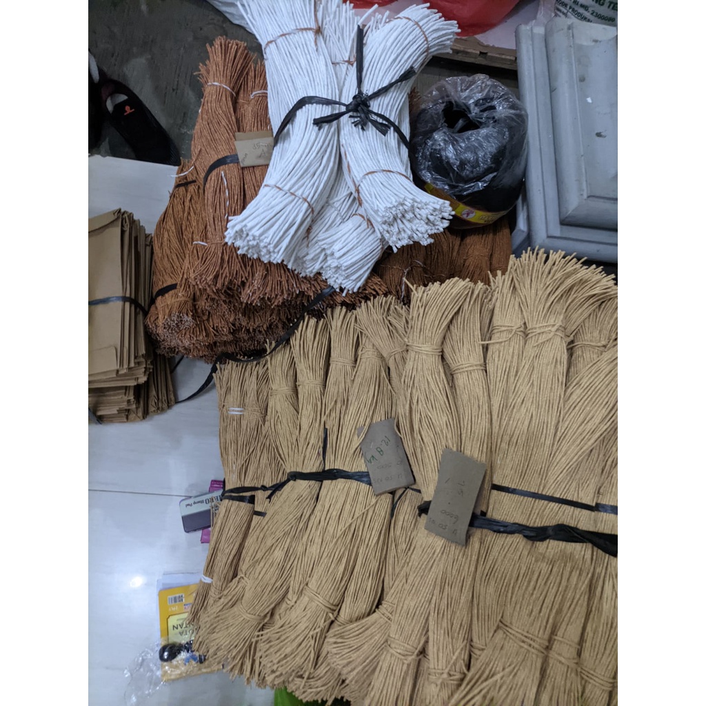 

TALI KERTAS COKLAT POTONGAN 50CM TEBAL 3MM / COCOK UNTUK BUNGA BUKET, KERAJINAN, DEKORASI RUMAH MURAH MERIAH