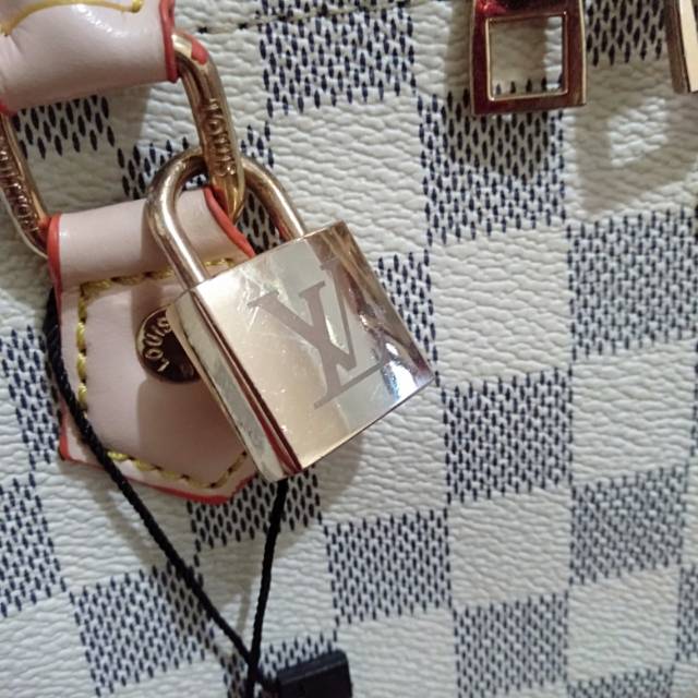 Preloved tas lv full emboss/full merek uk 22 cm